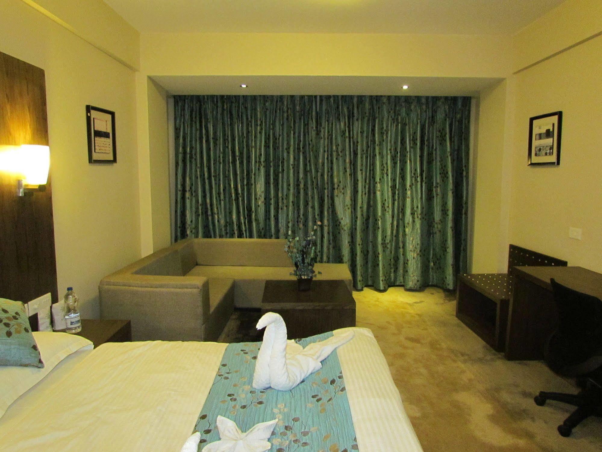Hotel Pine Spring Wazir Bagh 3*