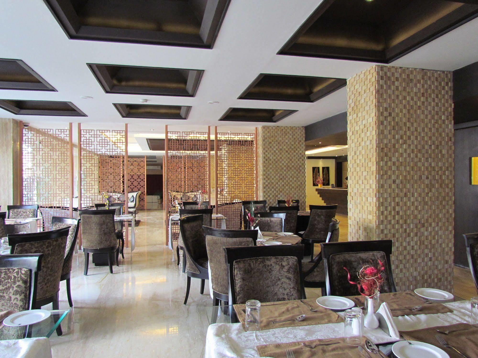 Hotel Pine Spring Wazir Bagh 3*