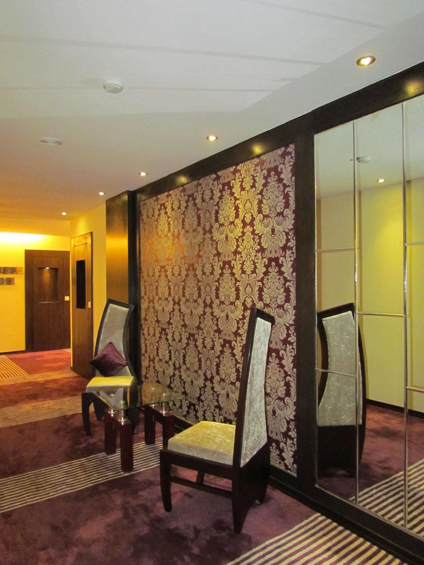 Hotel Pine Spring Wazir Bagh 3*