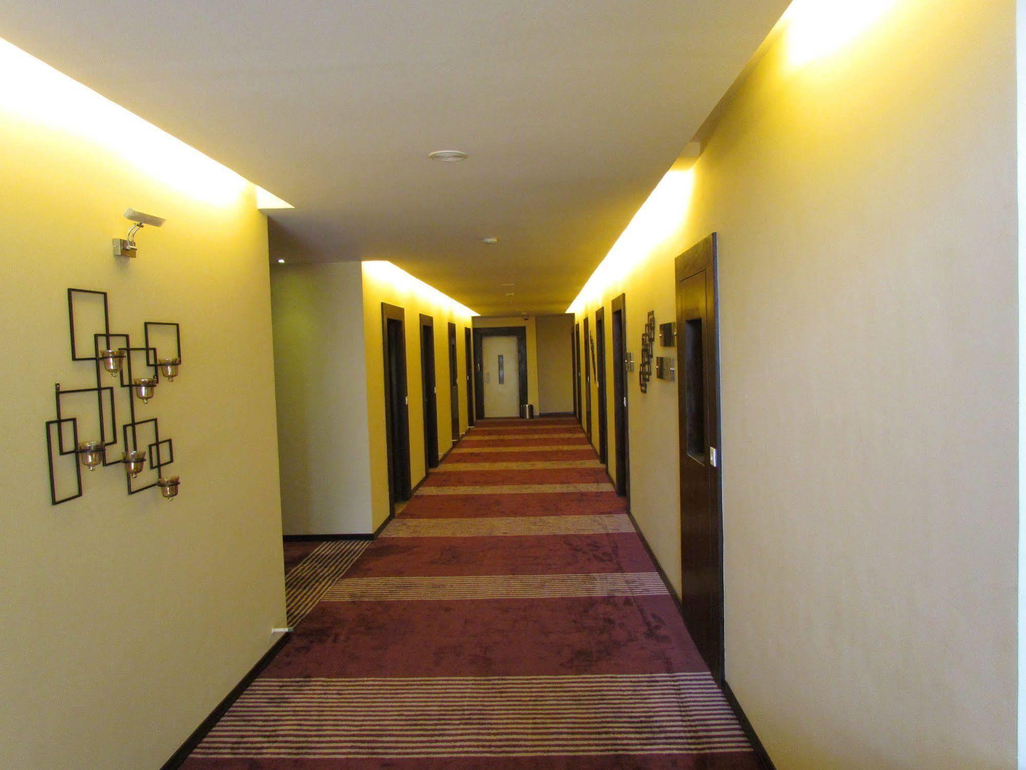 Hotel Pine Spring Wazir Bagh Srinagar (Jammu and Kashmir)