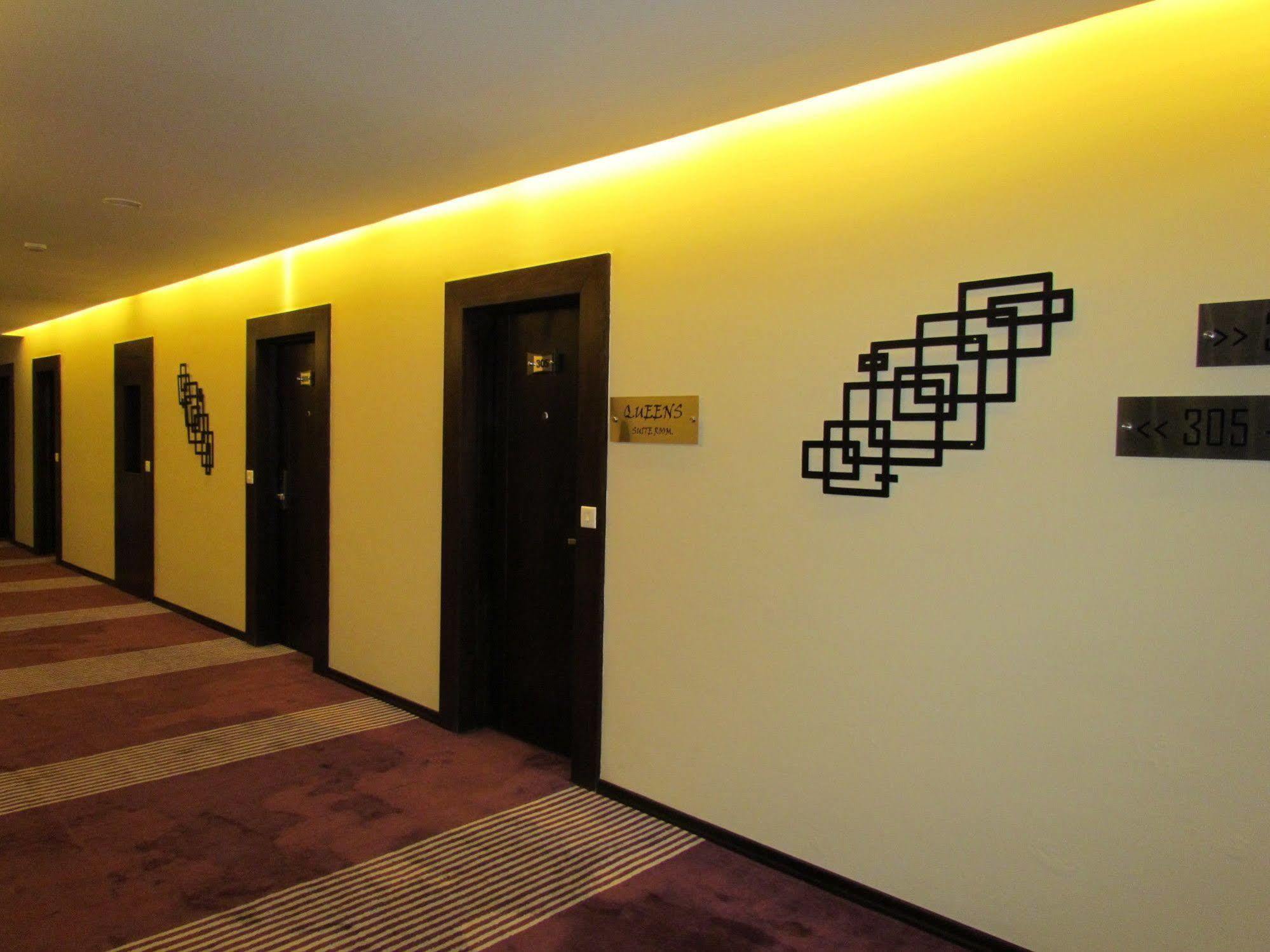 Hotel Pine Spring Wazir Bagh