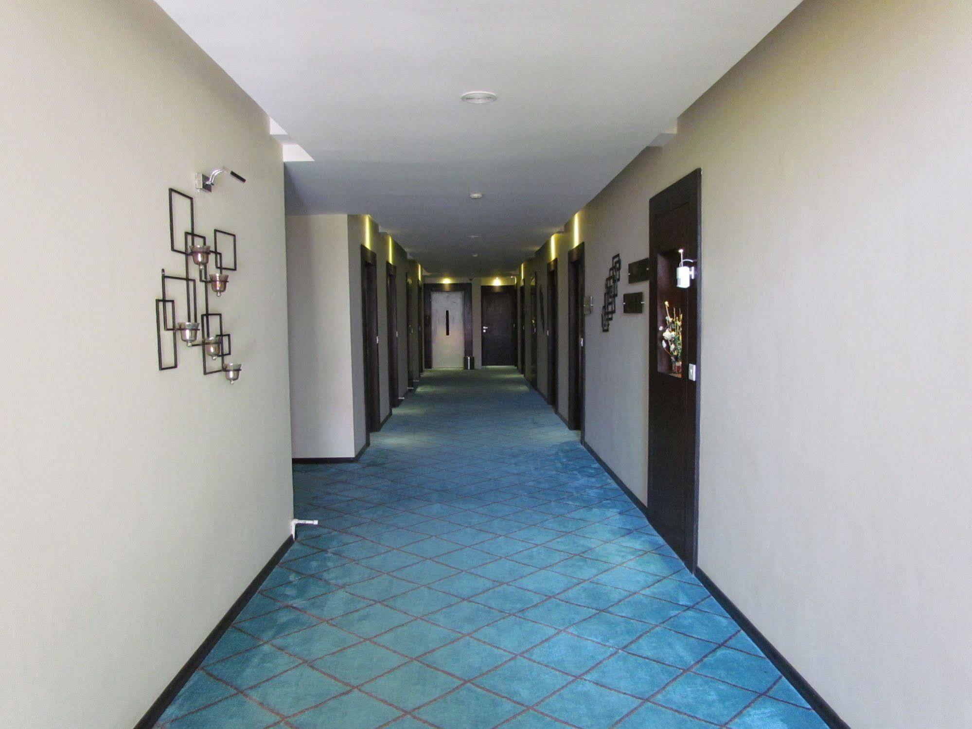 Hotel Pine Spring Wazir Bagh