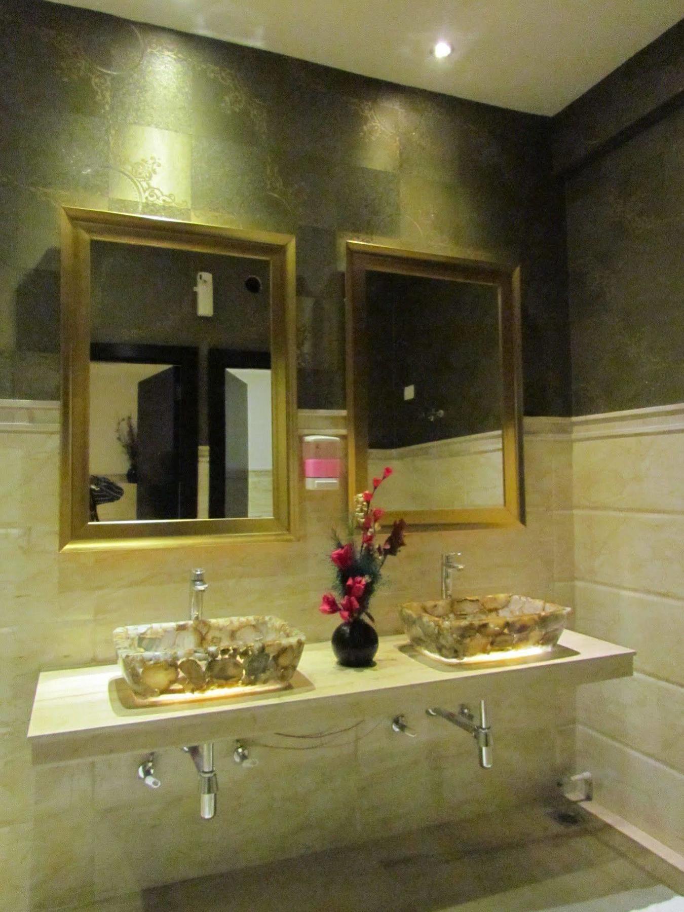 Hotel Pine Spring Wazir Bagh Srinagar (Jammu and Kashmir)