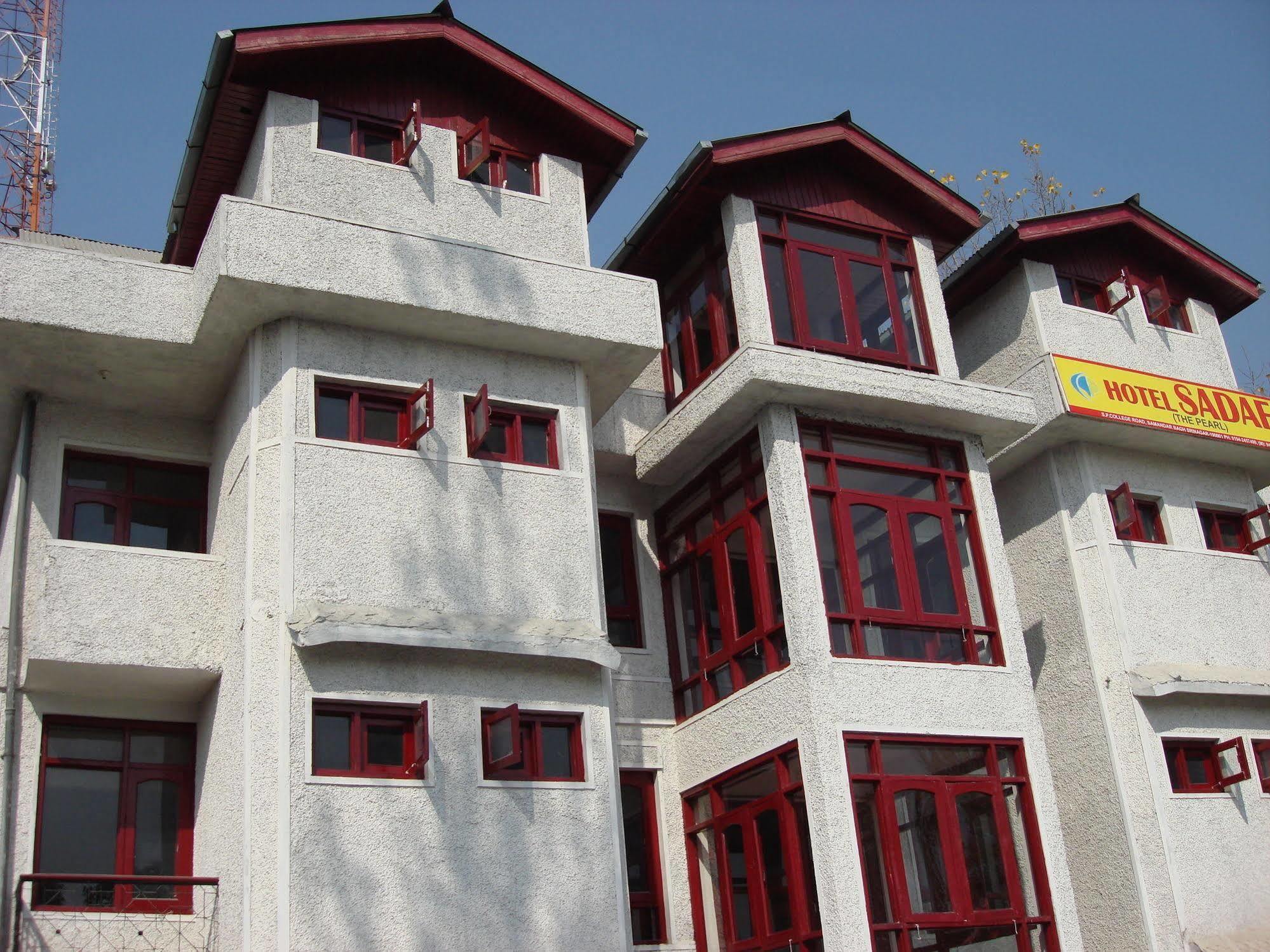 Sadaf Hotel Srinagar (Jammu and Kashmir)