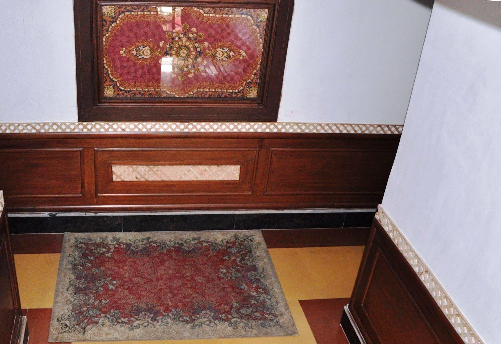 Sadaf Hotel Srinagar (Jammu and Kashmir)