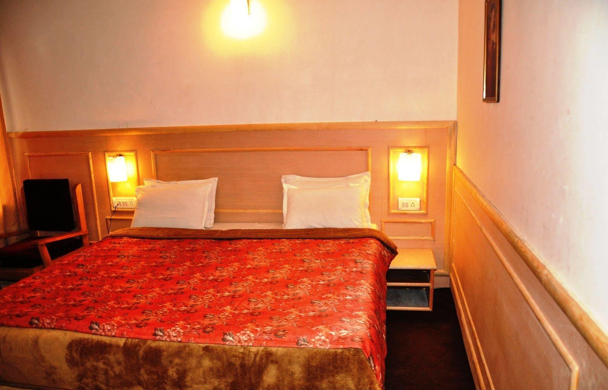 Hotel Sadaf 2*