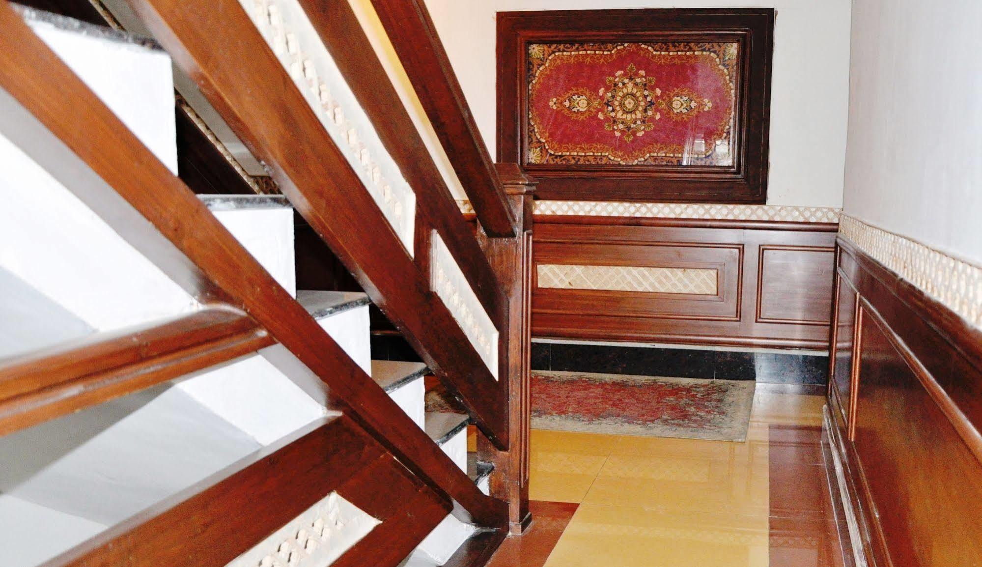 Hotel Sadaf Srinagar (Jammu and Kashmir)