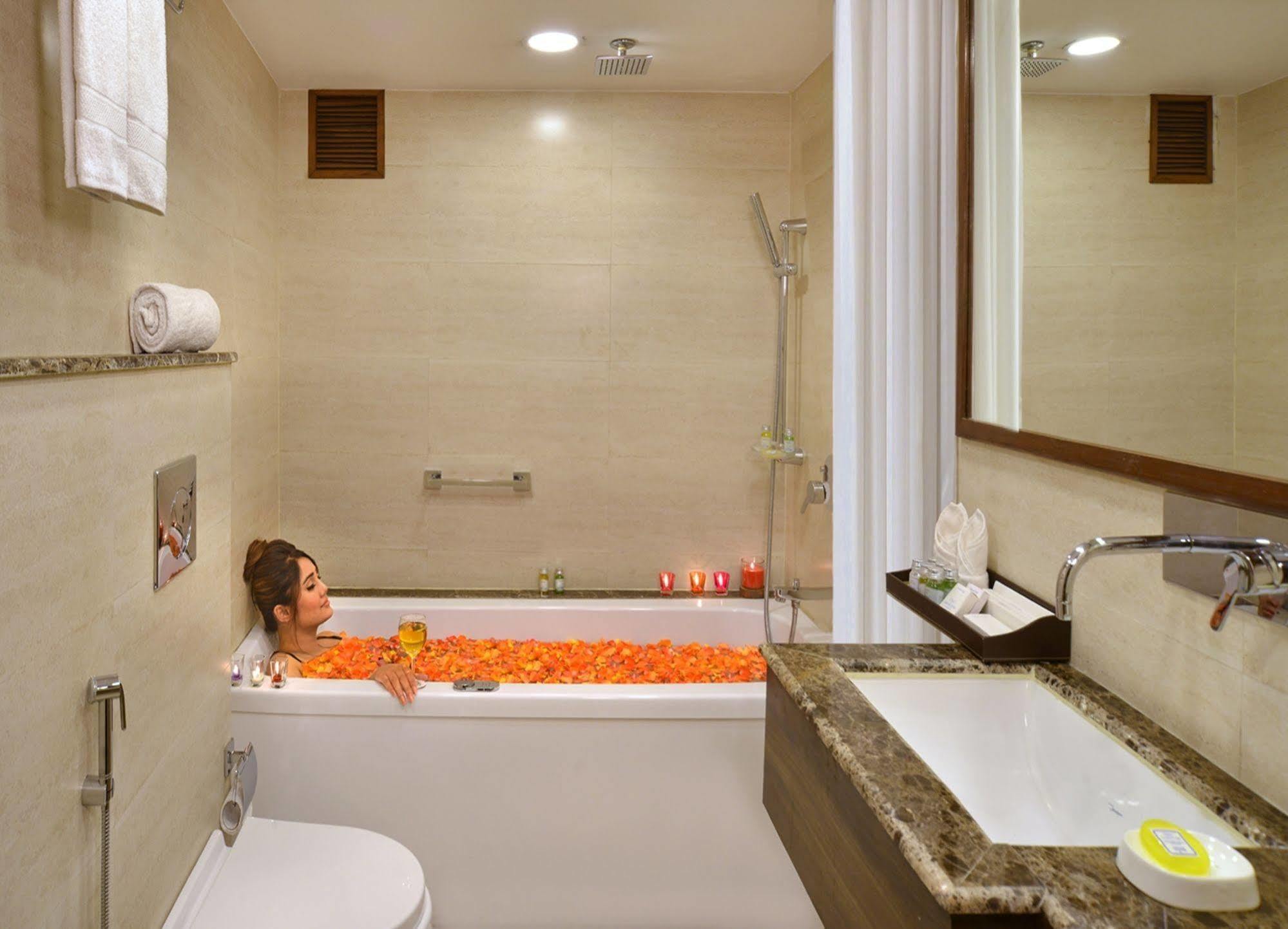 Golden Tulip 4* Srinagar (Jammu and Kashmir)