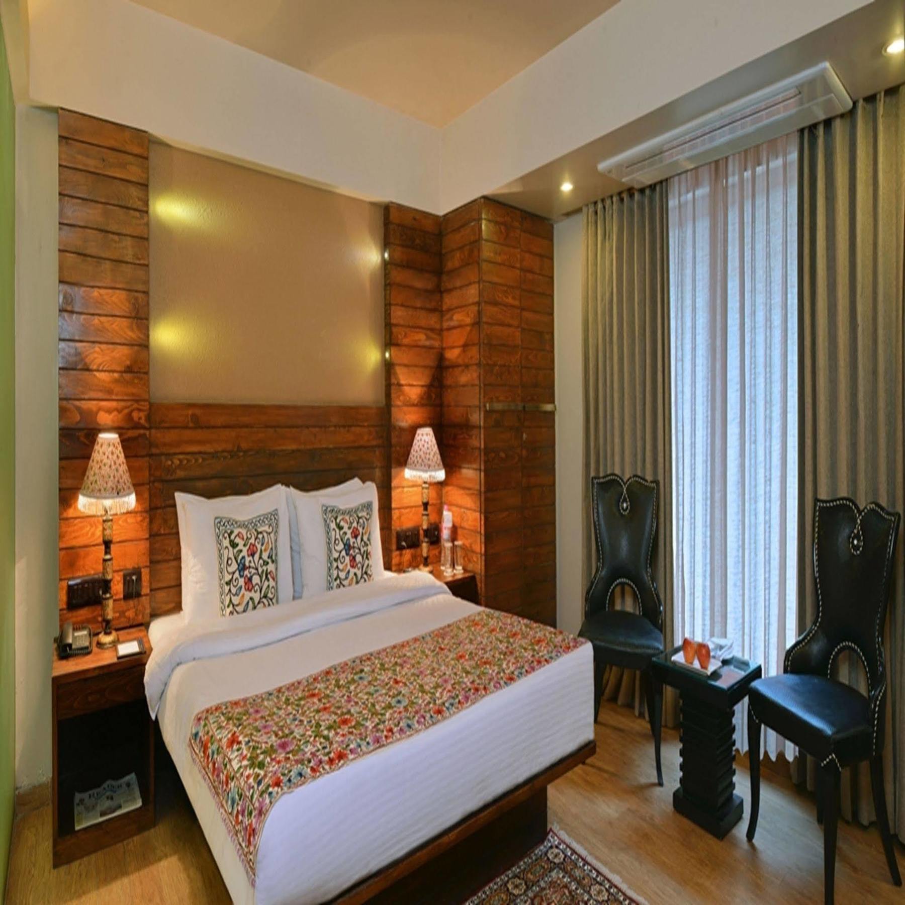 Golden Tulip Hotel Srinagar (Jammu and Kashmir)