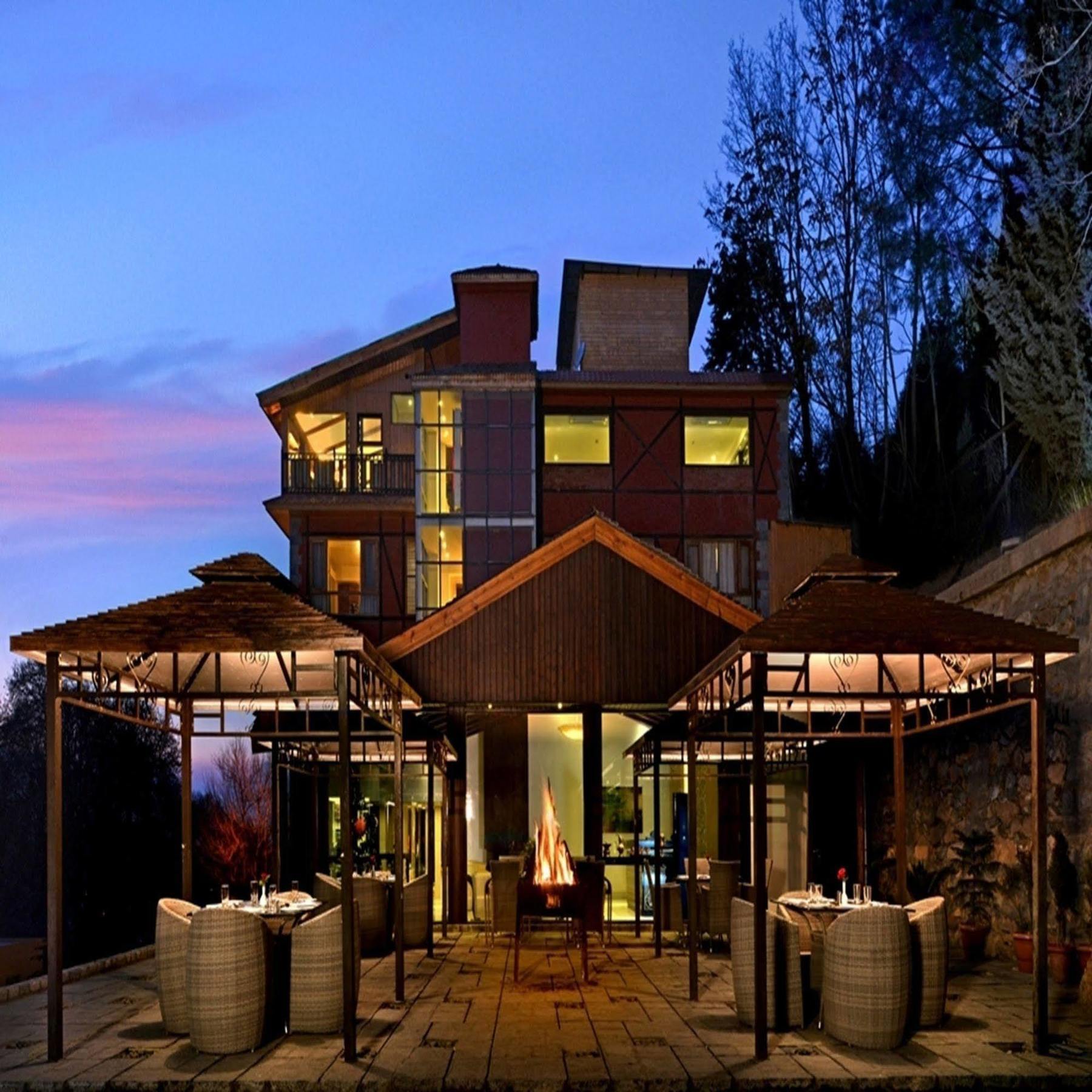 Golden Tulip Srinagar (Jammu and Kashmir)