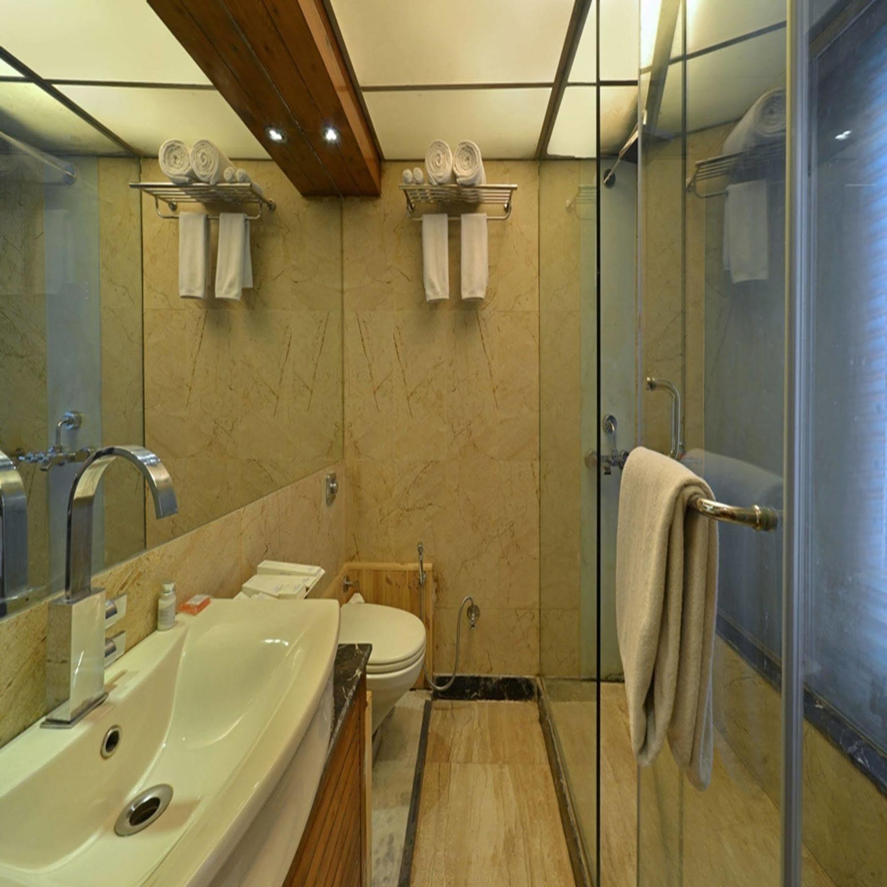Golden Tulip 4* Srinagar (Jammu and Kashmir)