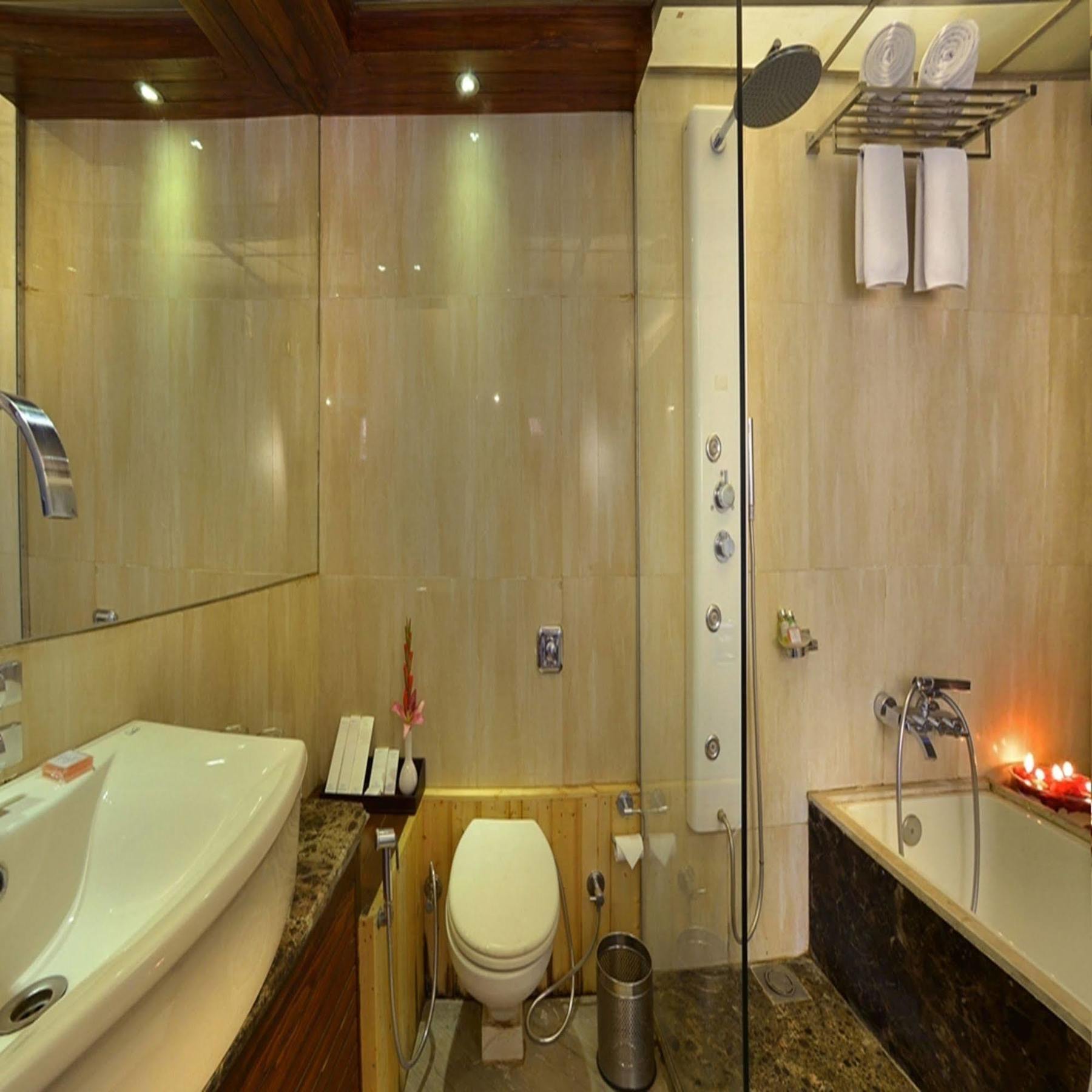 Golden Tulip 4*
