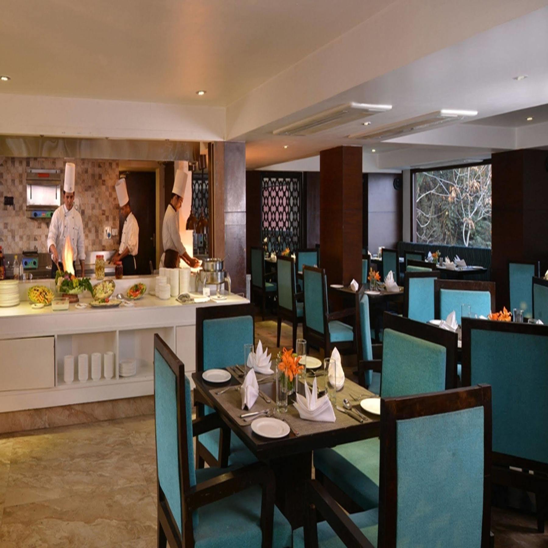Hotel Golden Tulip Srinagar (Jammu and Kashmir)