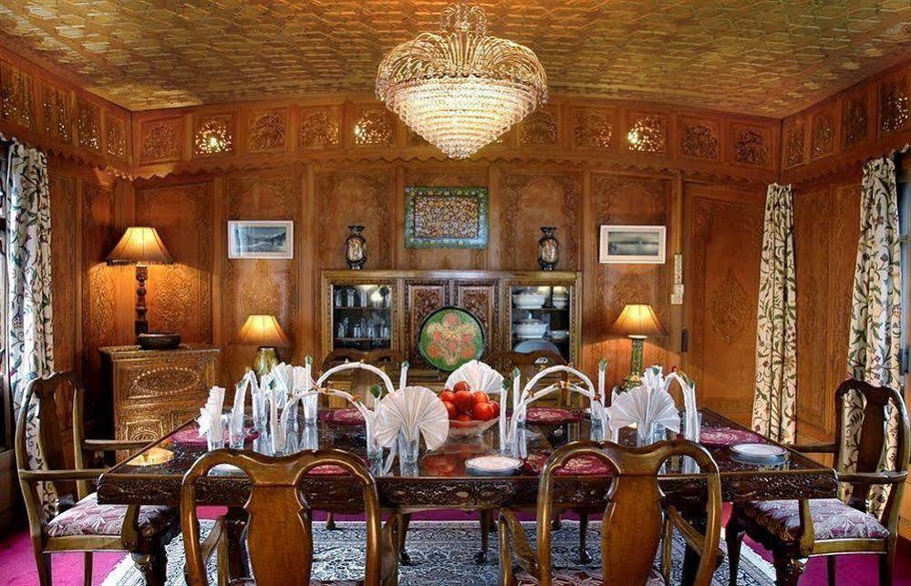 Welcomheritage Gurkha Houseboats Hotel 4*
