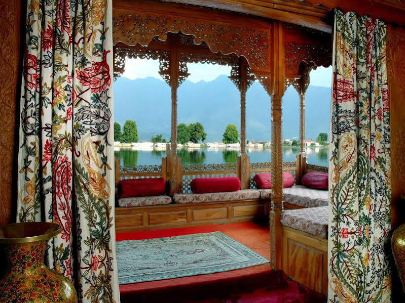 Hotel Welcomheritage Gurkha Houseboats