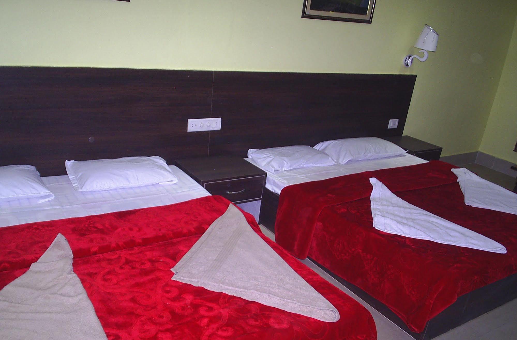Oyo 4529 Star Of Kashmir Srinagar (Jammu and Kashmir)