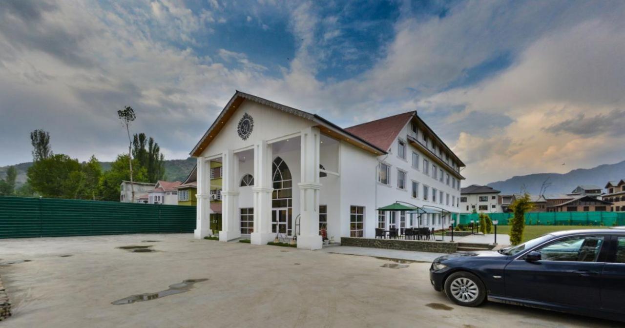 Hotel Solomon Heights Srinagar (Jammu and Kashmir)