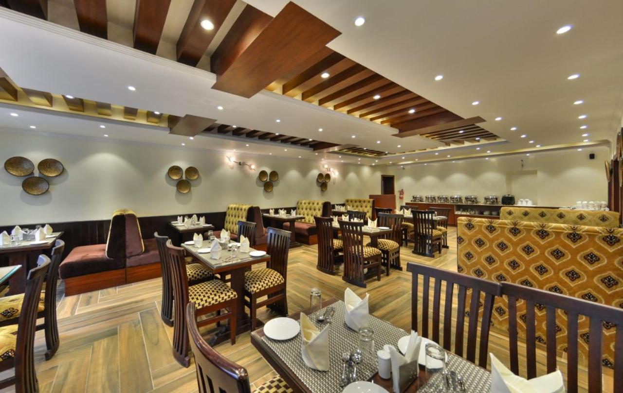 Hotel Solomon Heights Srinagar (Jammu and Kashmir)