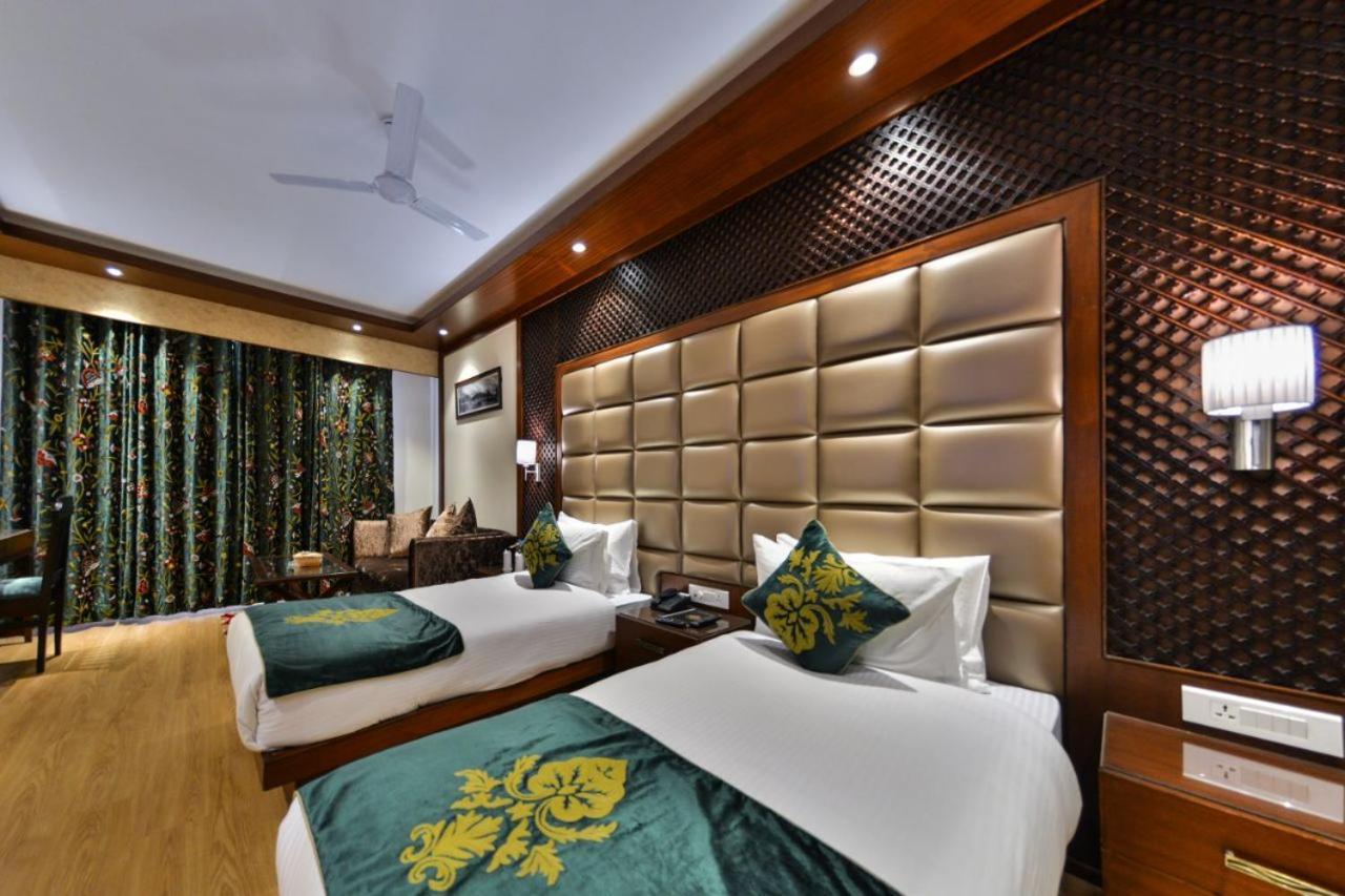 Hotel Solomon Heights Srinagar (Jammu and Kashmir)