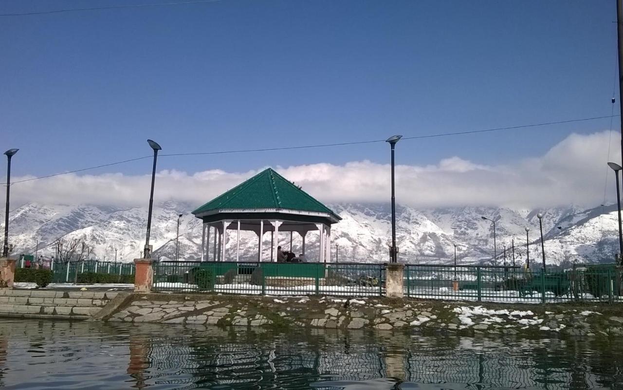 Botel Persian Palace Group Of Houseboats Srinagar (Jammu and Kashmir)