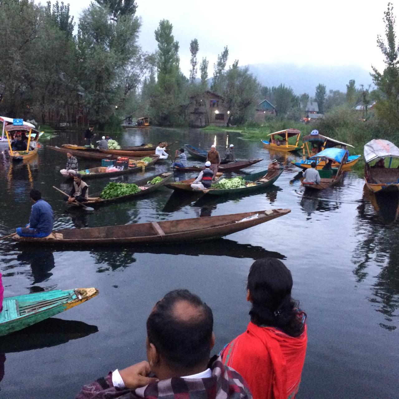 S Group Of Houseboat Botel