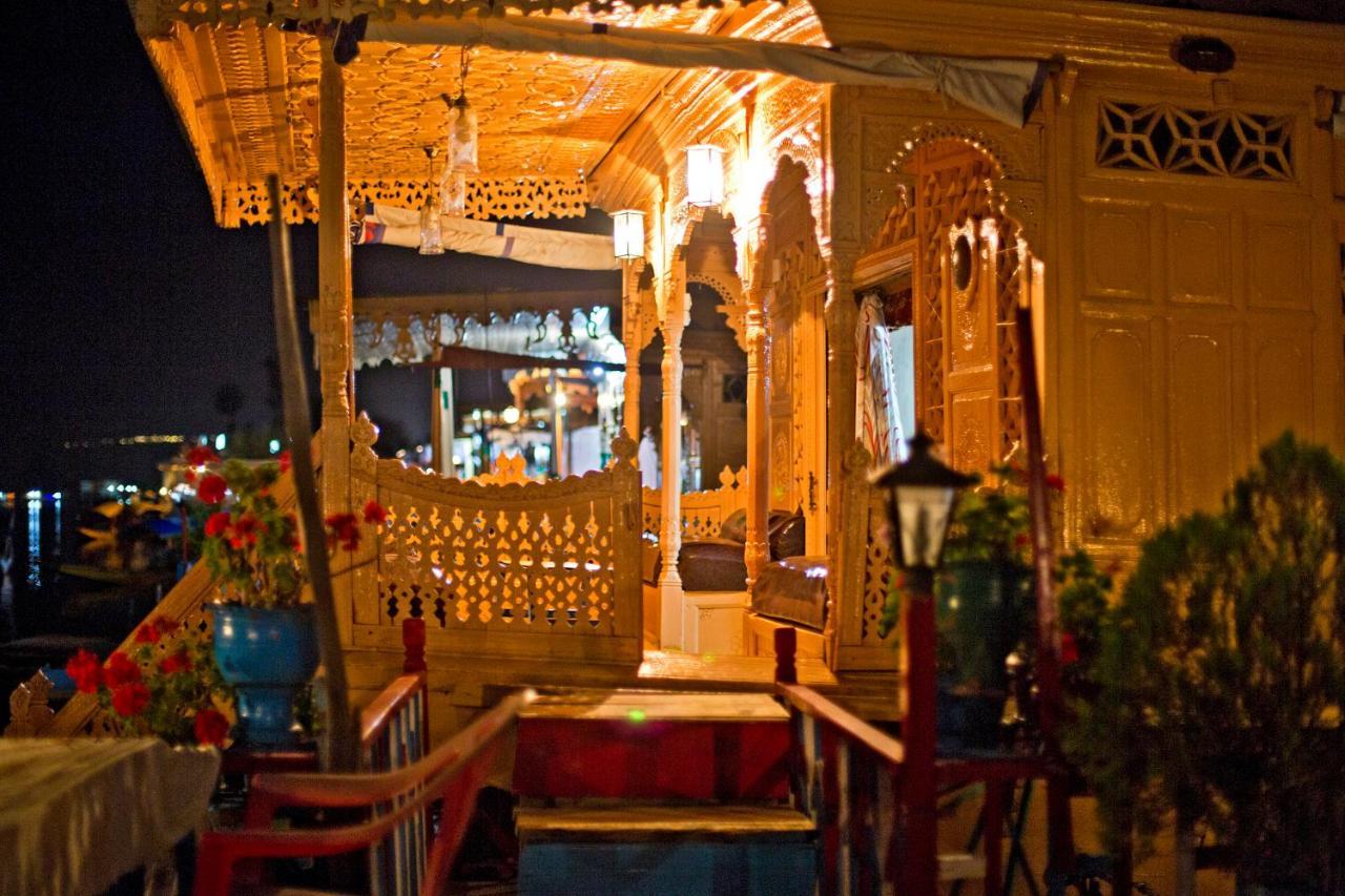 Botel Chicago Group Of Houseboats Srinagar (Jammu and Kashmir)