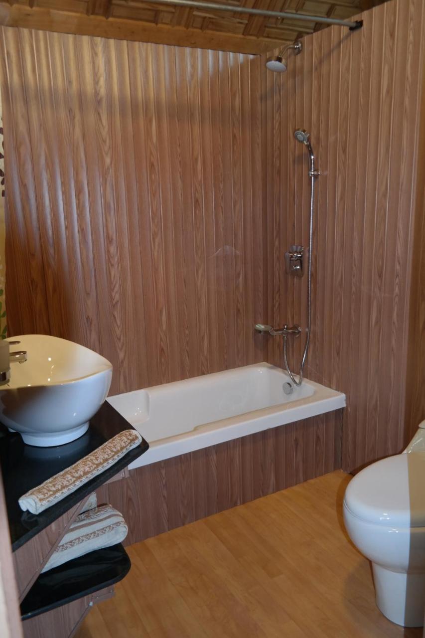 Hotel New Jacquline Heritage Houseboats Srinagar (Jammu and Kashmir)
