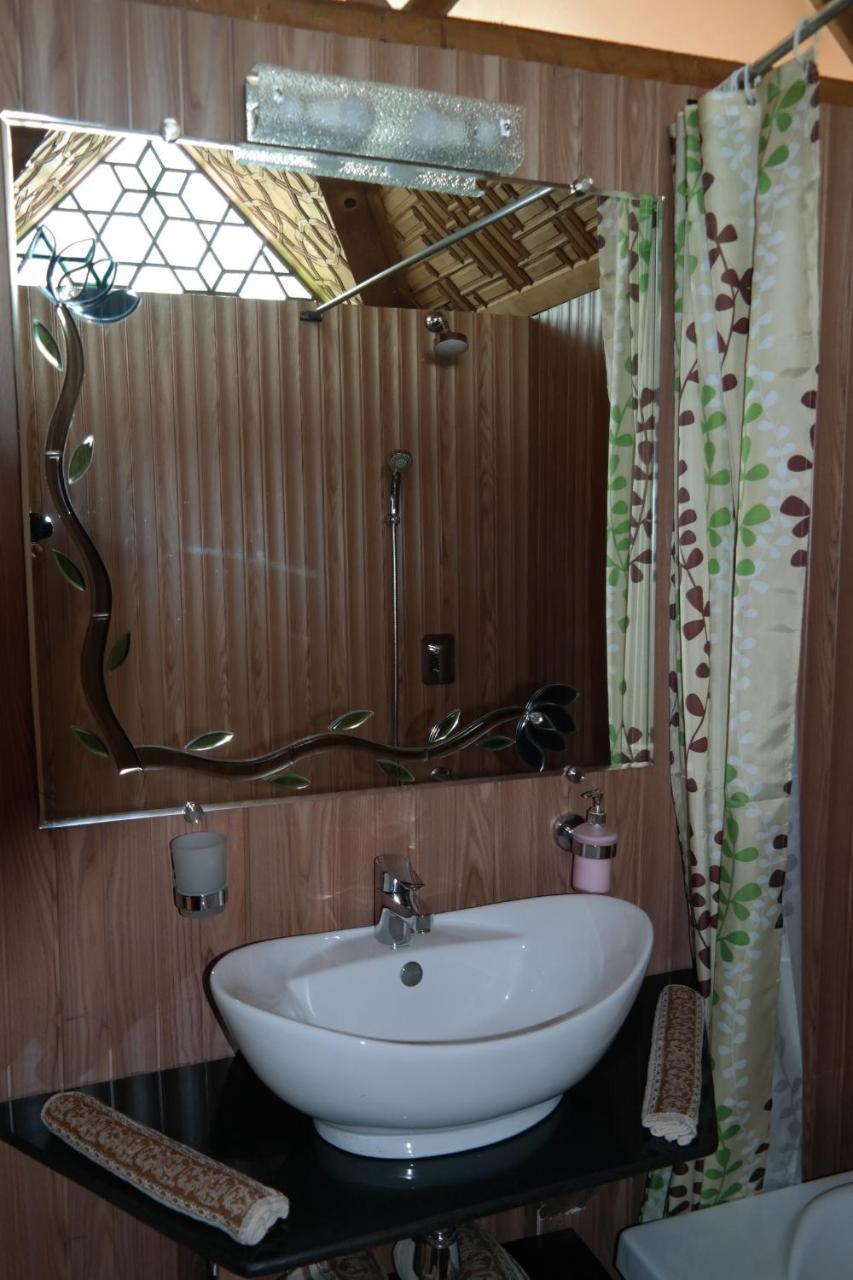 Hotel New Jacquline Heritage Houseboats Srinagar (Jammu and Kashmir)