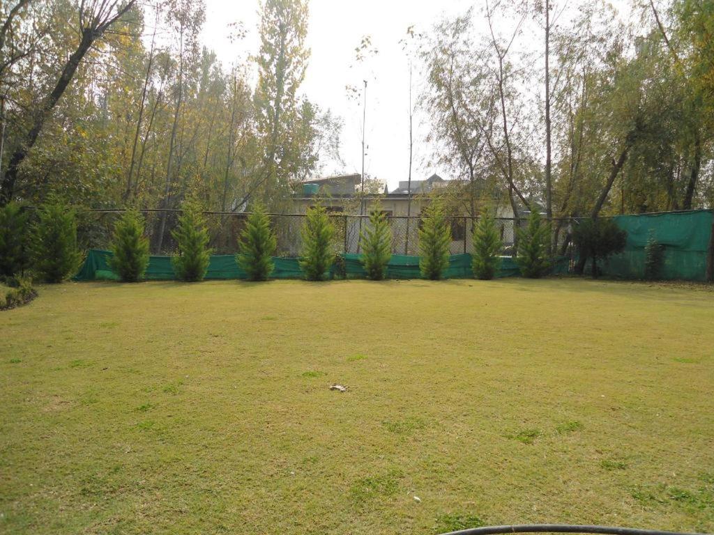 Avenue 2* Srinagar (Jammu and Kashmir)