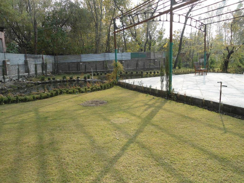 Avenue Hotel Srinagar (Jammu and Kashmir)