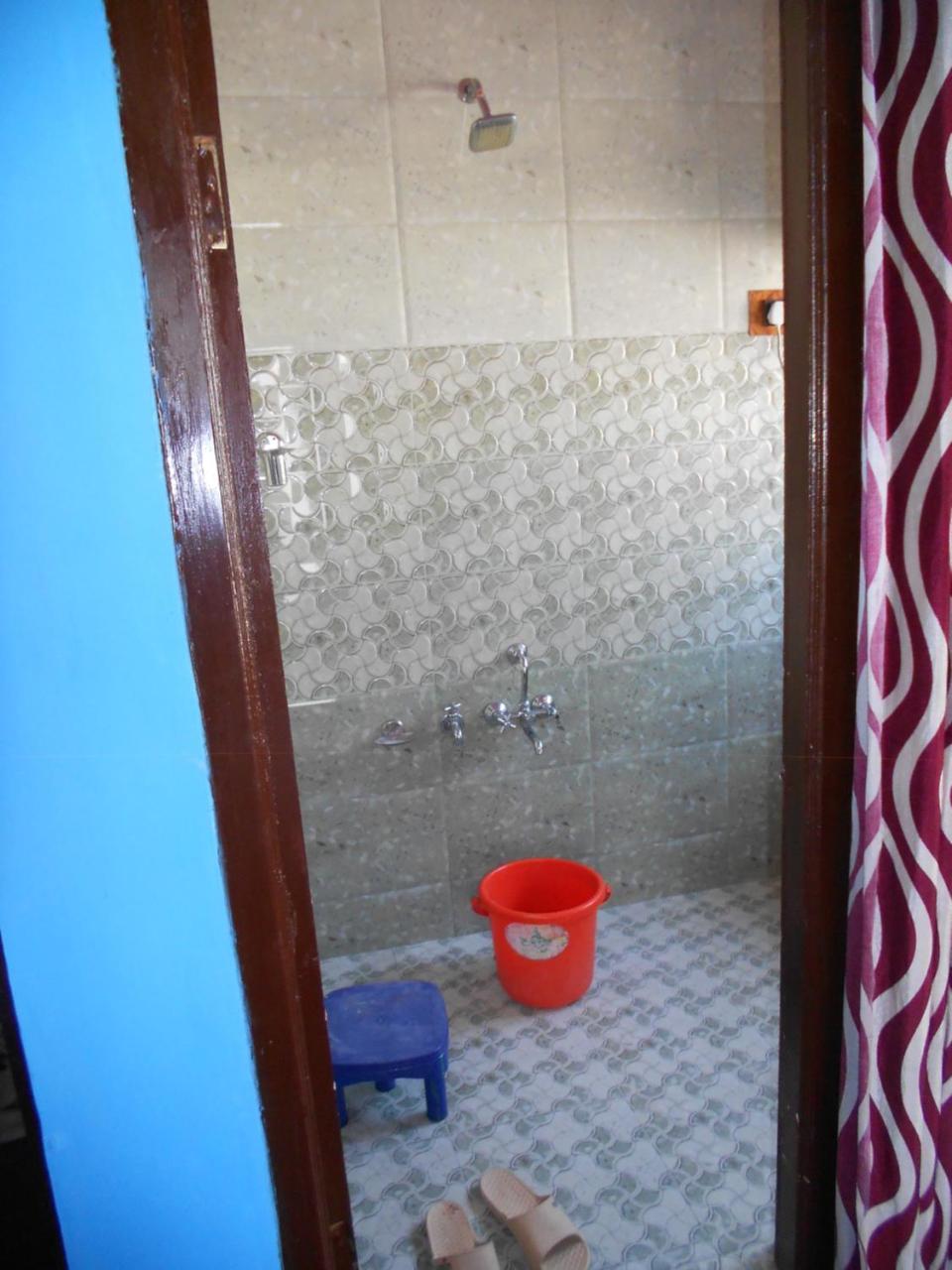 Alamdar Guest house *