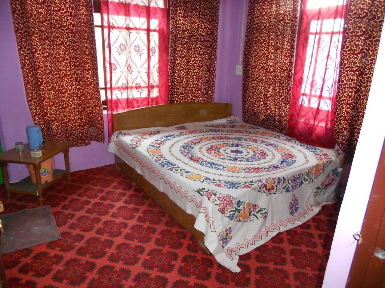 Alamdar Guest house