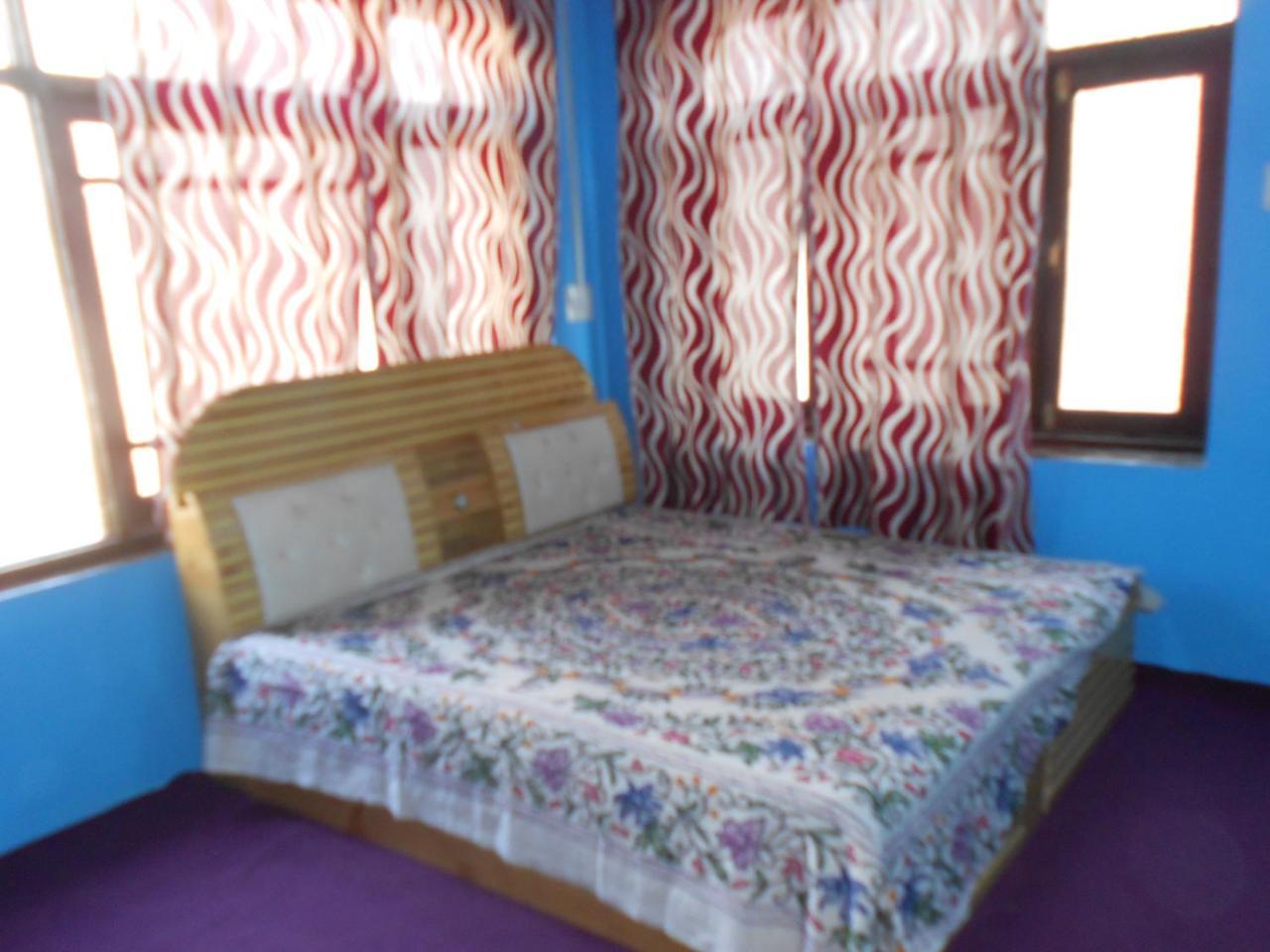 Alamdar Guest house *