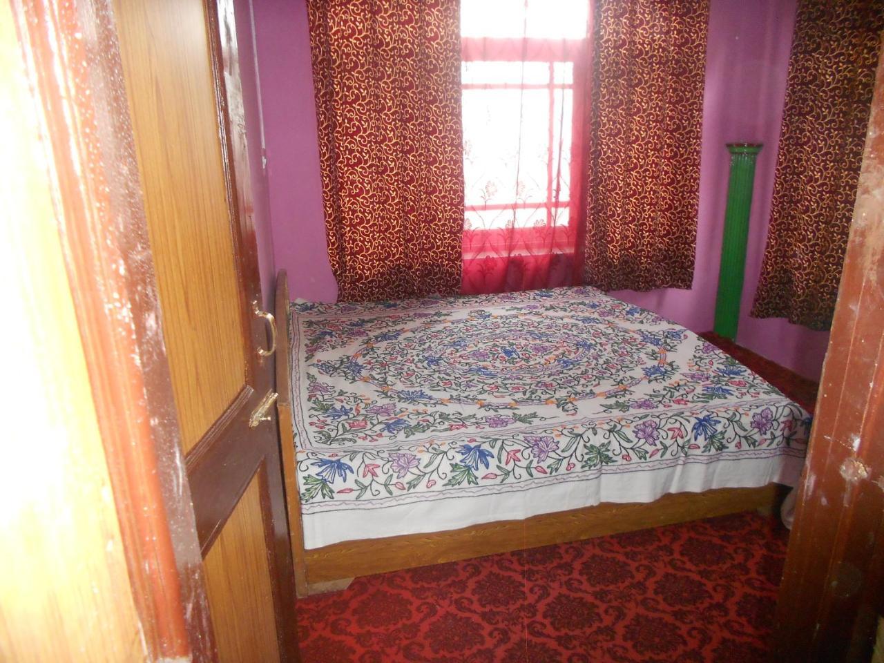Alamdar Guest house