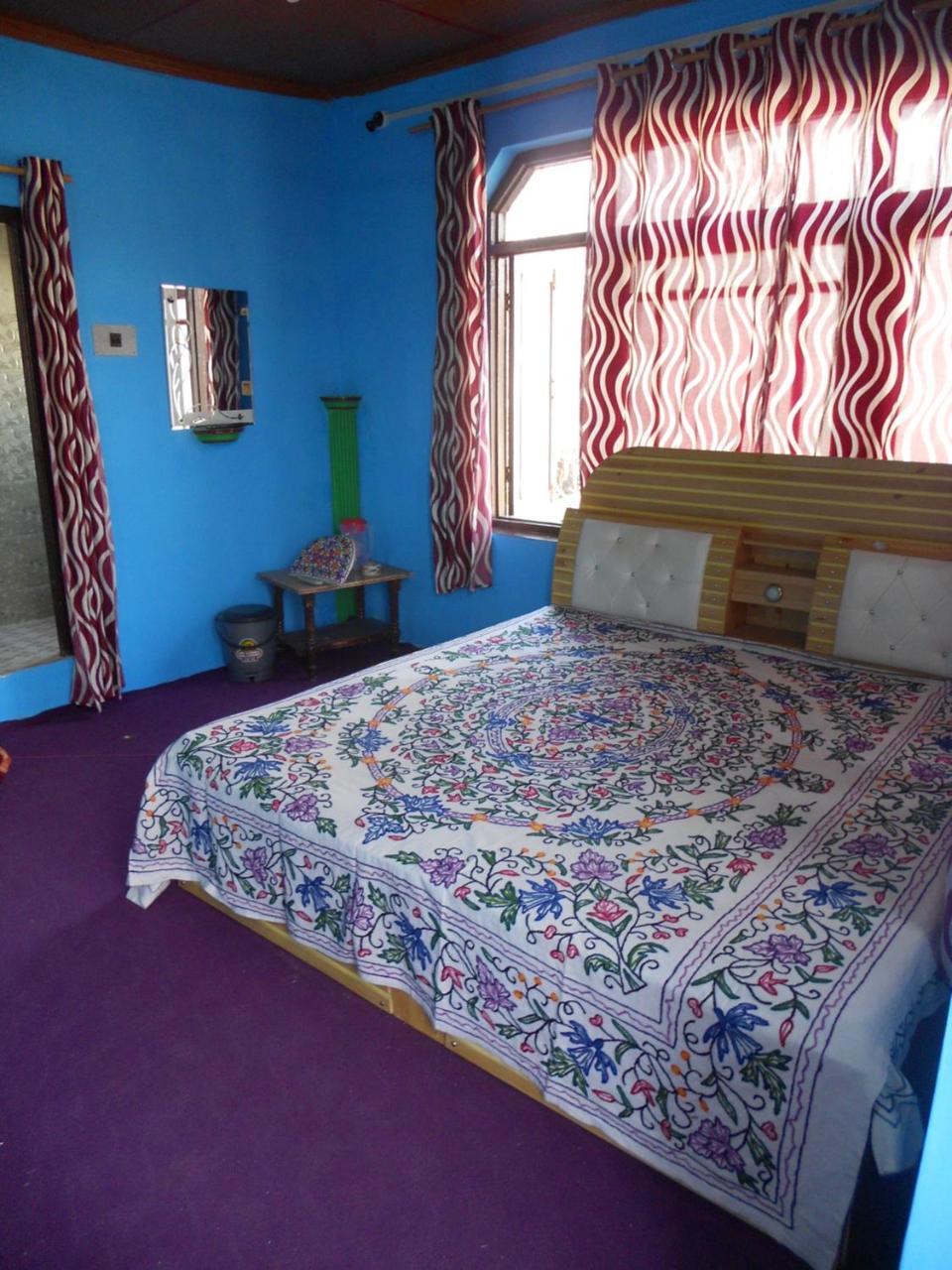 Alamdar Guest house *