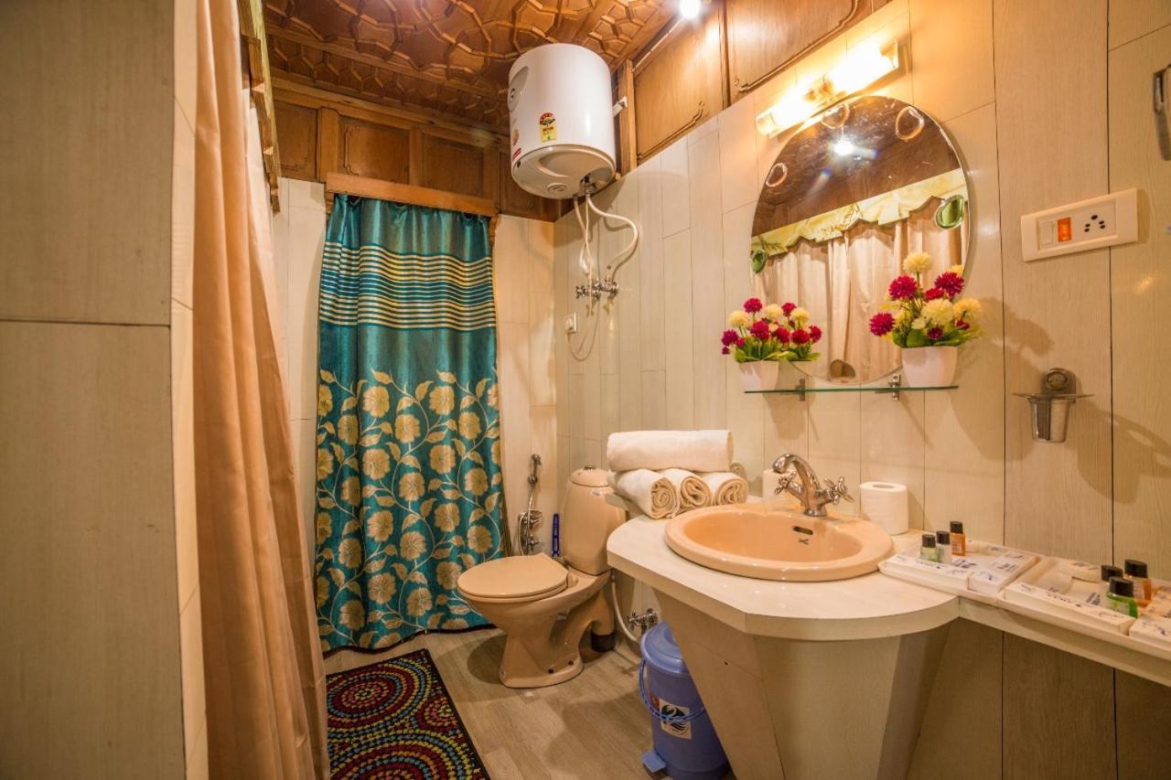 Swan Heritage Houseboats 5*
