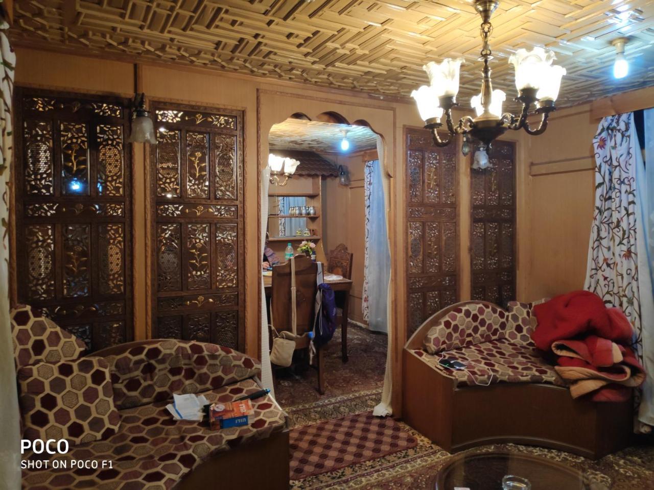The Quebec Houseboats 4*