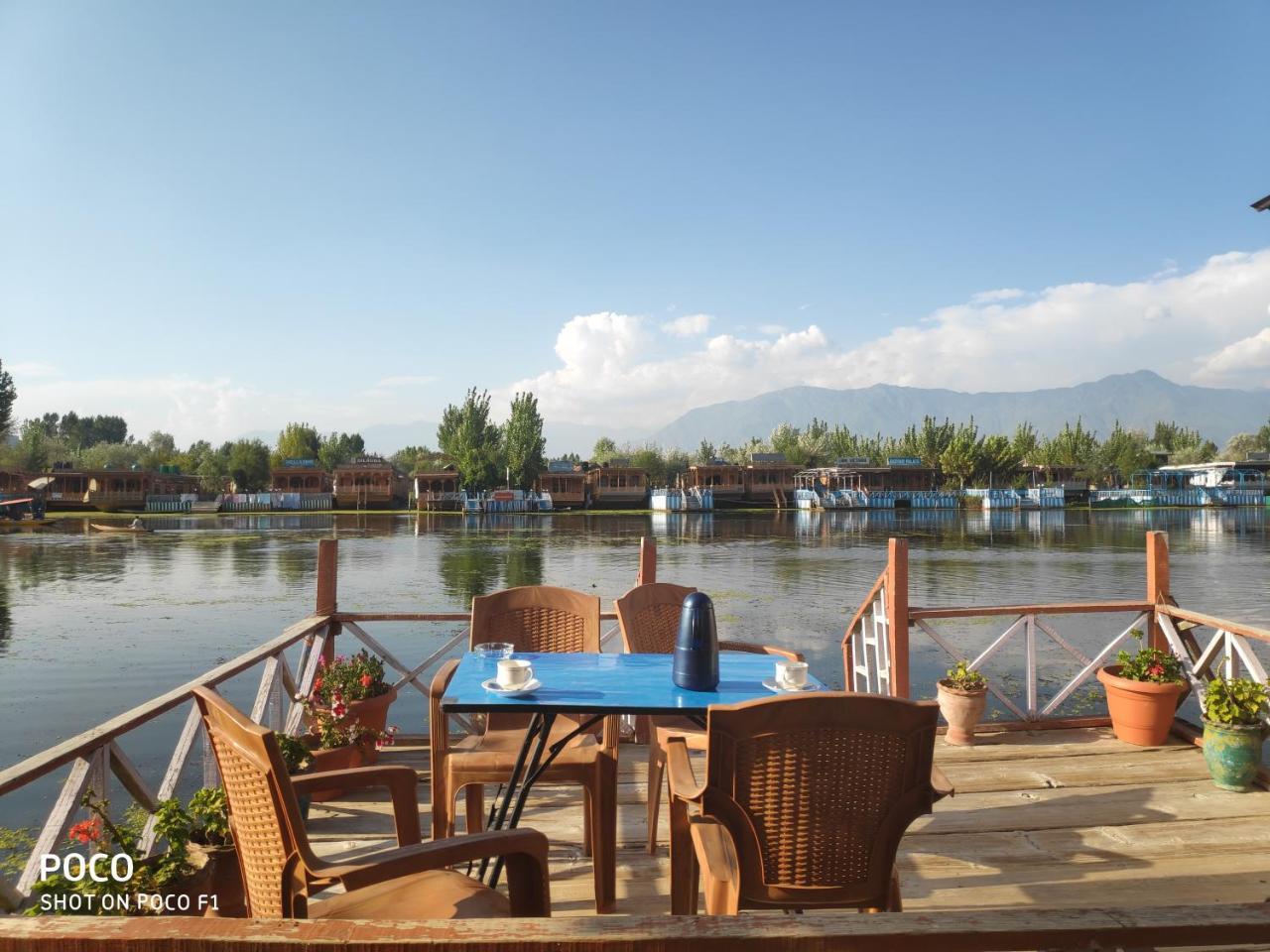 The Quebec Houseboats Hotel Srinagar (Jammu and Kashmir)