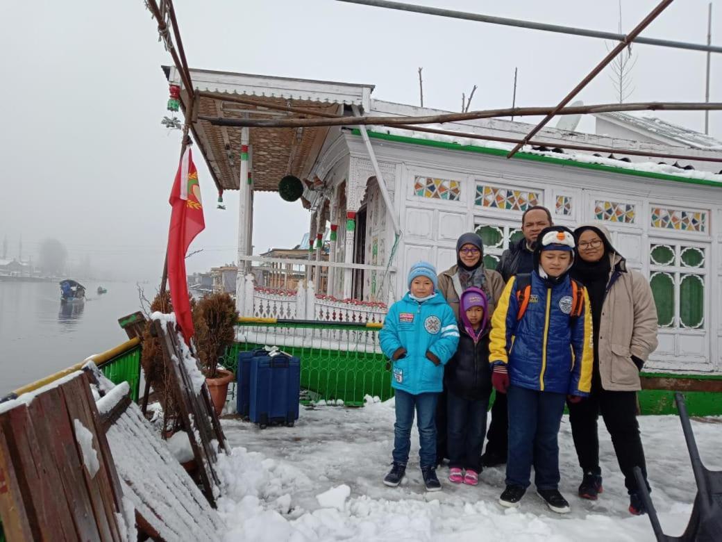 S Group Of Houseboat Botel Srinagar (Jammu and Kashmir)