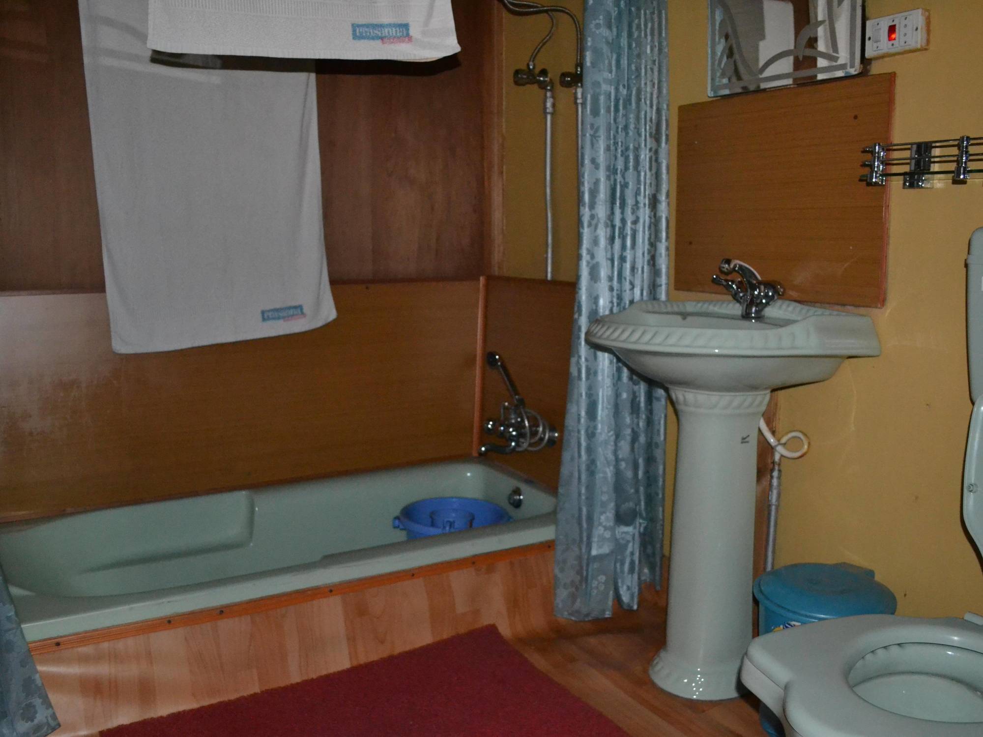 Badyari Palace Group Of Houseboat 3*
