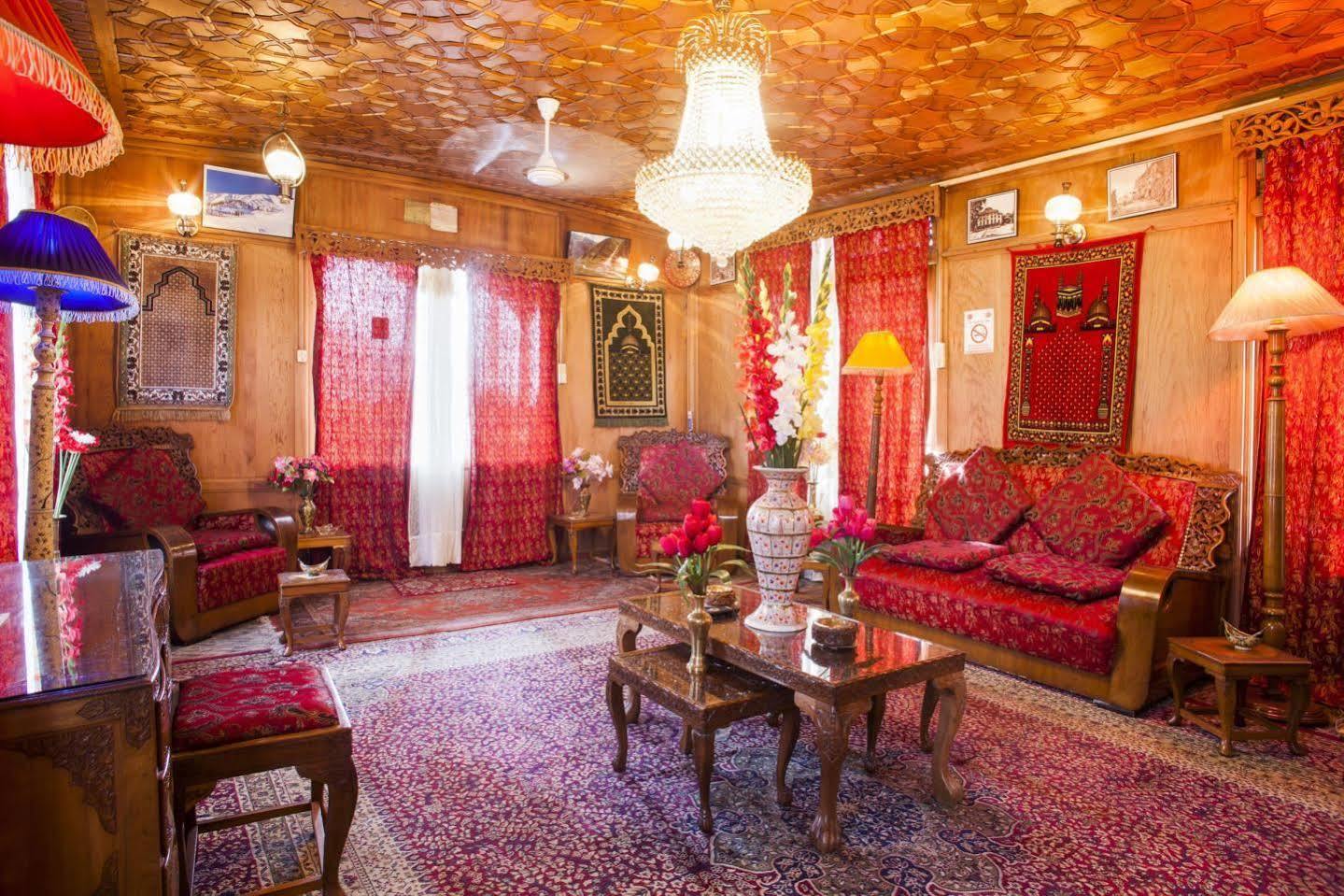 Badyari Palace Group Of Houseboat Botel Srinagar (Jammu and Kashmir)
