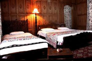 Botel Floating Heaven Group Of Houseboats 2*