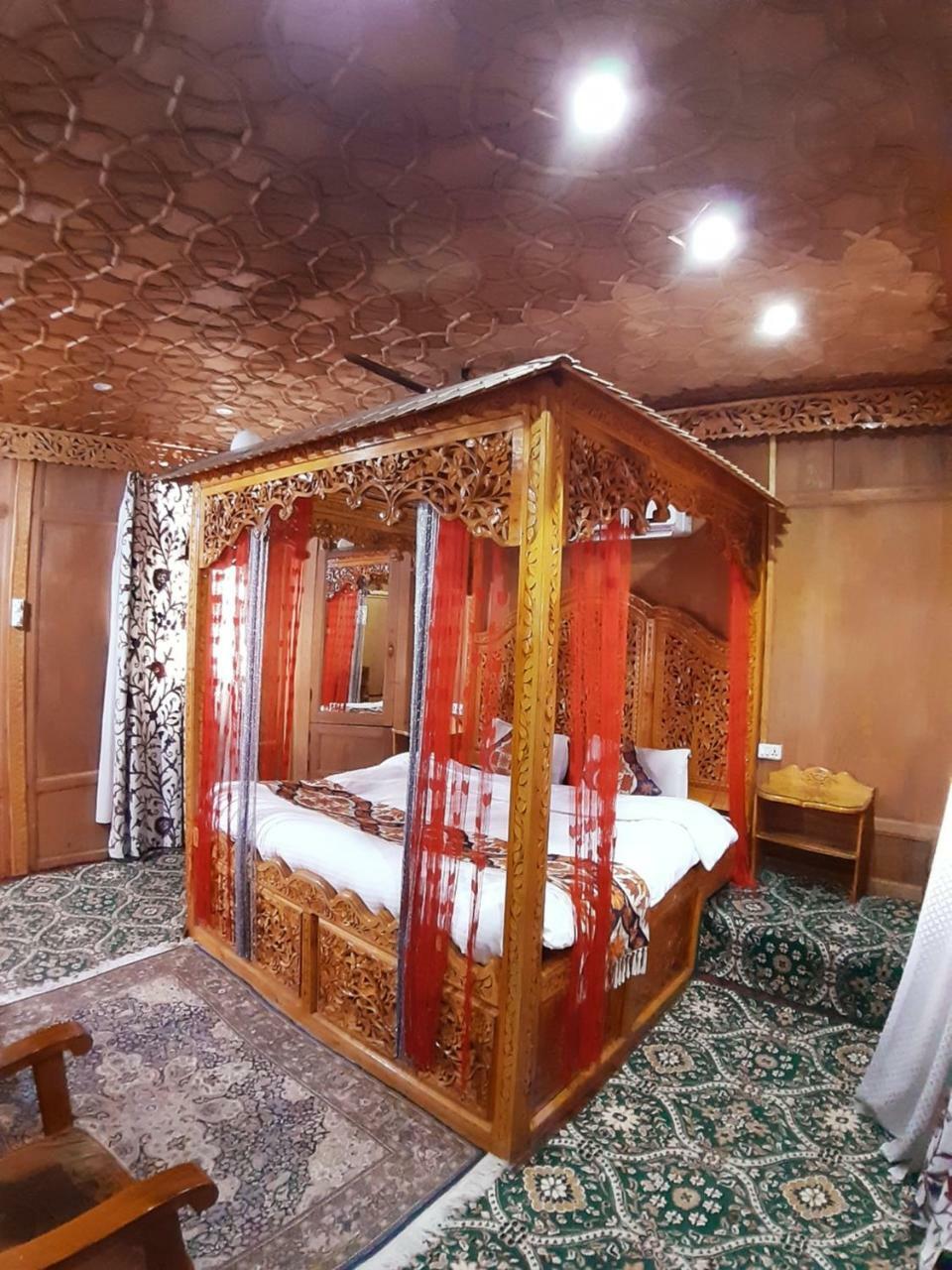 The Badyari Palace Houseboats