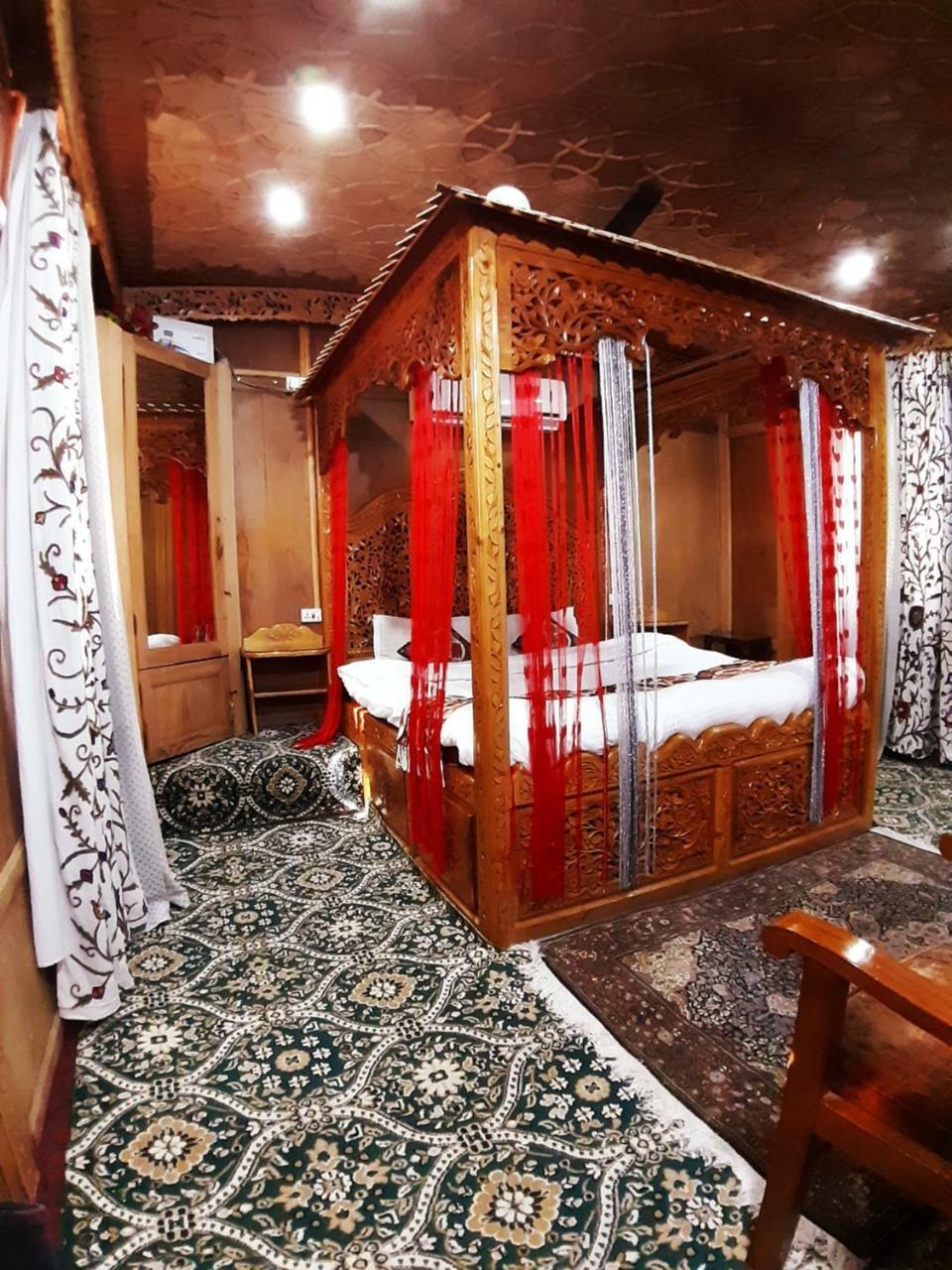 Bed & Breakfast The Badyari Palace Houseboats