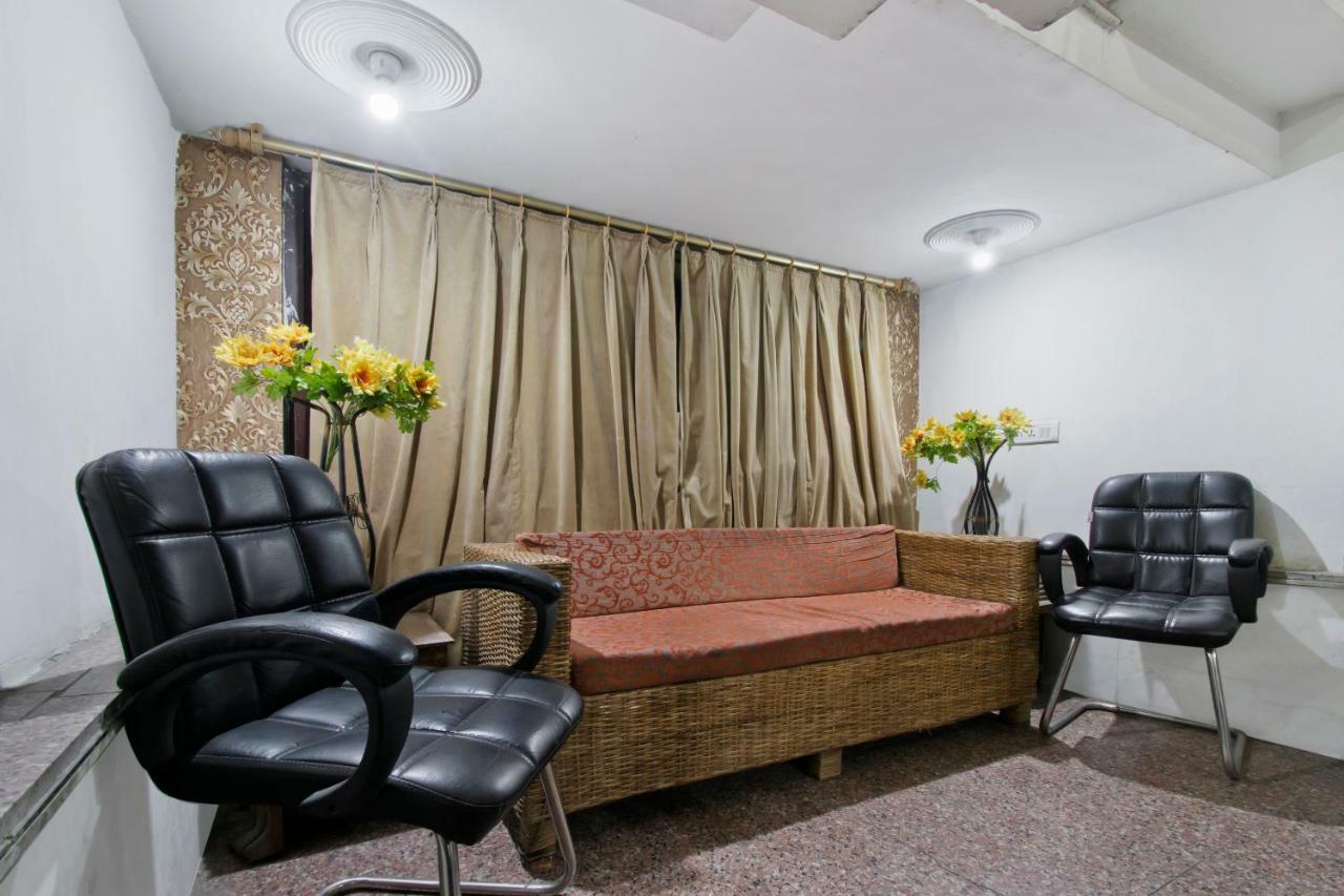 Oyo 13099 Lavilla Hotel 3*