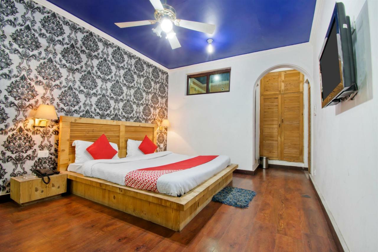 Oyo 13099 Lavilla Hotel Srinagar (Jammu and Kashmir)