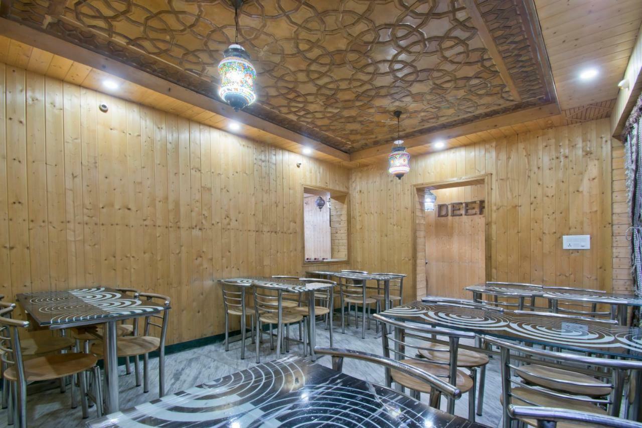 Oyo 13099 Lavilla Srinagar (Jammu and Kashmir)