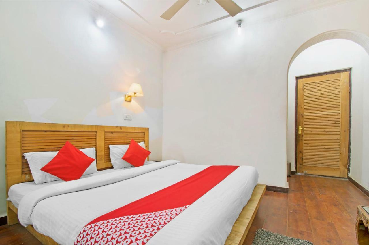 Oyo 13099 Lavilla Srinagar (Jammu and Kashmir)
