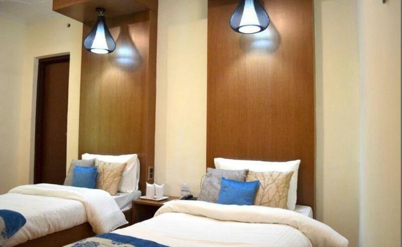 Hotel Leaf Srinagar (Jammu and Kashmir)