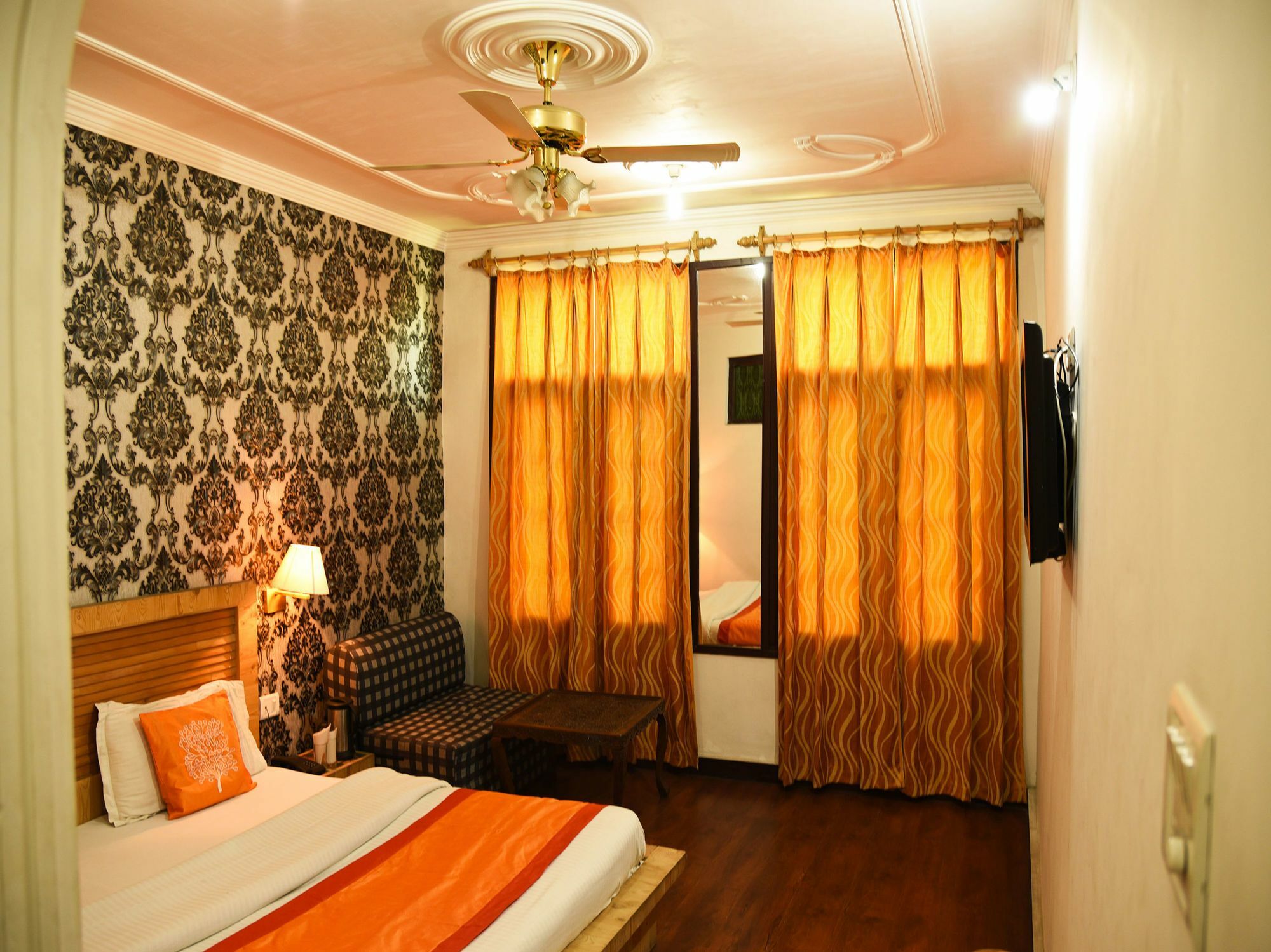Oyo 13099 Lavilla Srinagar (Jammu and Kashmir)